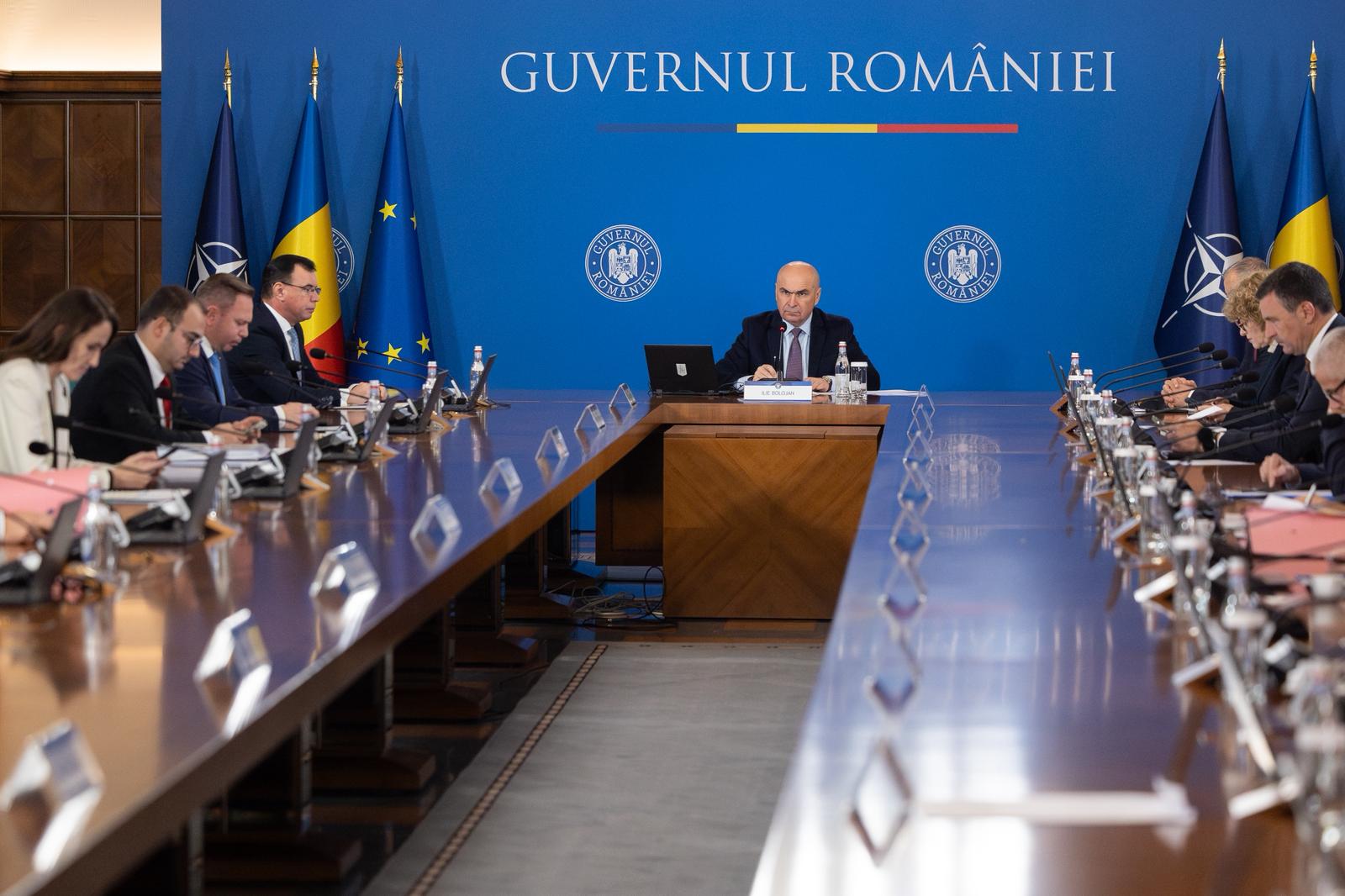 Guvernul României Guvernul a prelungit cumulul pensiei cu salariul pentru anumiți angajați și în 2026