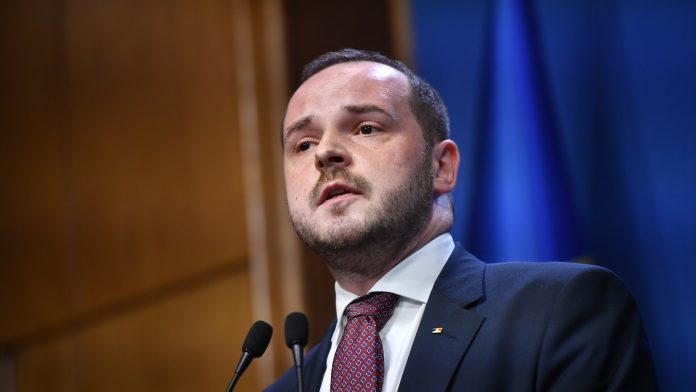 Alexandru rogobete Alexandru Rogobete a explicat de ce nu se mai plătește prima zi din concediul medical