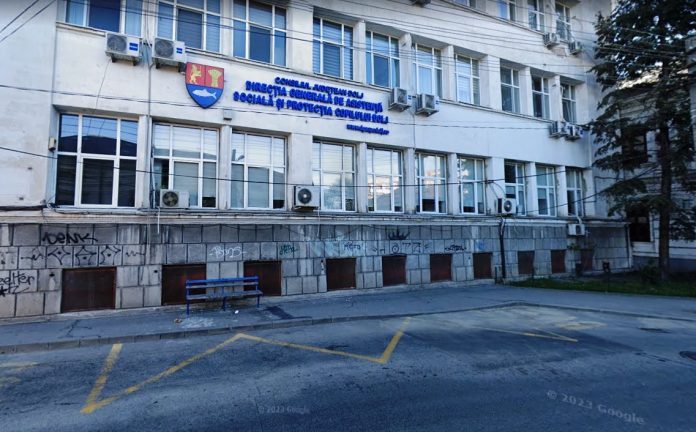dgaspc-dolj DGASPC Dolj, acuzată că încearcă să păcălească persoanele cu dizabilități să nu le mai dea cardurile de carburant