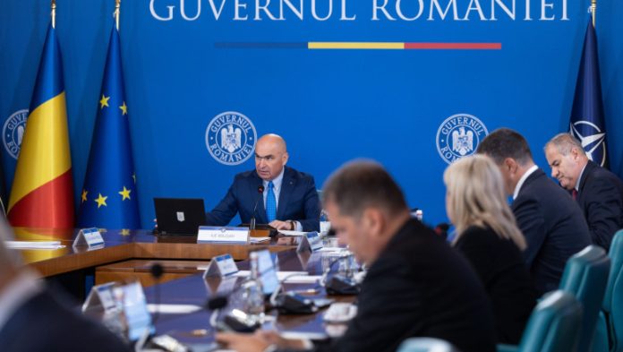 Reforma lui Bolojan lovește în primării. Sindicaliștii acuză mutări forțate, creșterea birocrației și presiuni pe oameni