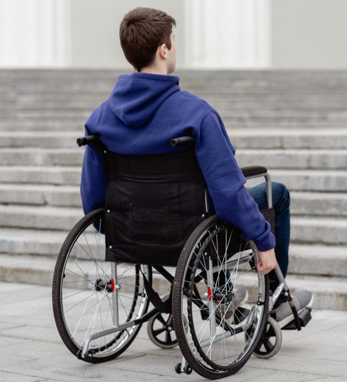 persoană cu handicap Guvernul României ”a pus tunurile” pe persoanele cu handicap