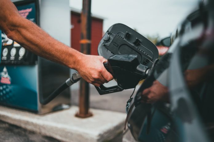 benzinărie Prețuri istorice la carburanți în România. Motorina sare de 10 lei/litru, benzina se apropie de 9 lei