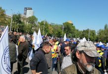Protest de amploare în Piața Victoriei. Mii de sindicaliști au ieșit în stradă împotriva măsurilor luate de Guvern Protest de amploare în Piața Victoriei. Mii de sindicaliști au ieșit în stradă împotriva măsurilor luate de Guvern