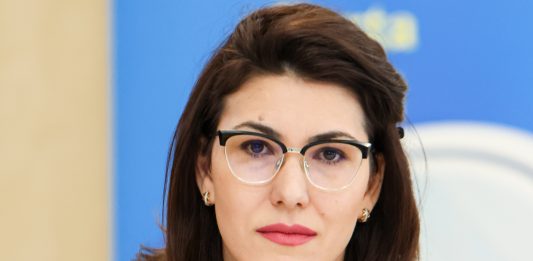 EXCLUSIV PortalSocial: „Lista noastră de amendamente nu este despre o profesie anume, ci despre oamenii care țin în viață Sănătatea publică din România” - interviu cu Luiza Ștefănel, Consilier Juridic și Vicepreședinte în cadrul Sindicatului Național Forța Legii