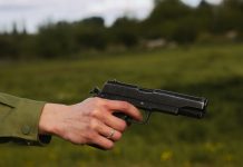 Cine are dreptul să dețină o armă în România? Cine are dreptul să dețină o armă în România?