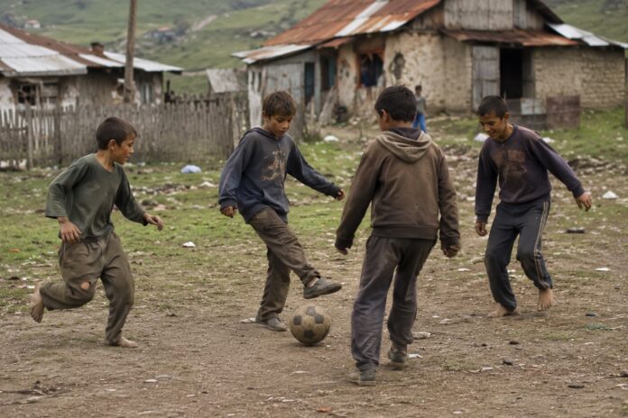 România, pe primul loc în Uniunea Europeană la abandon școlar și tineri NEET